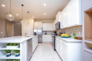 2330 LC - Luxurious 8BR Townhome Getaway - Davenport - 4