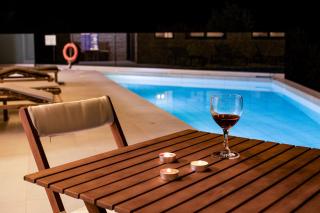Cream Cozy Getaway - 3 Pearls Pool Retreat - Dhémbla - 0