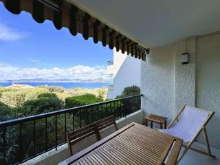 LA BAIE Studio cabine climatisé, vue mer, pour 4 personnes avec piscine sur la presqu'île de Giens à Hyères - Hyères - 2