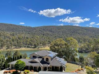 Blackstone Lakeside 4 Bedrooms 2 Bathrooms - Hadspen - 0