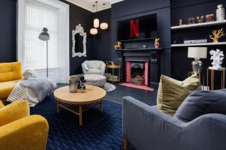 The Executive - Central Plymouth House - Sleeps 8 - Habita Property - Plymouth - 4