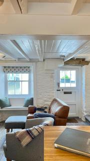 Lobster Cove, 50 metres from the beach, harbour, pub & coastal walks - 1