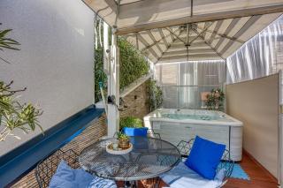 Luxury Apartment with Whirlpool - 6