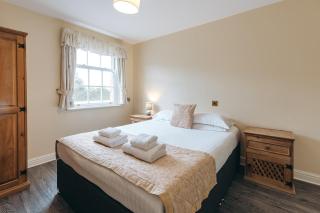 Finest Retreats - Netley Hall - Poppy - Dorrington - 2