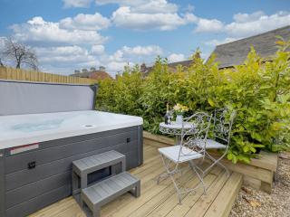 Exceptional Holiday Home 5 with Hot Tub Pickering - 9
