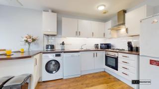 Cardiff city centre with free parking - 7