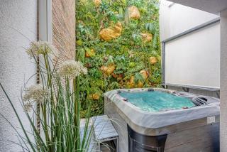 Deluxe Apartment with Whirlpool - 5