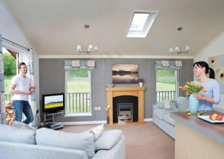 Parmontley Hall Lodges - Whitfield - 9