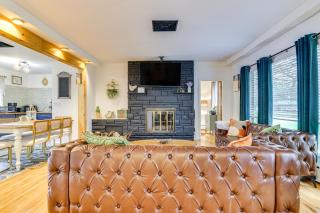 Game Room and Hot Tub! Cresco Family Home - 6