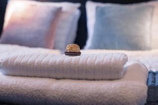 Cozy and central among locals - 3