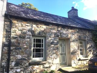 Castle Green Newport, Pembrokeshire - Newport - 0