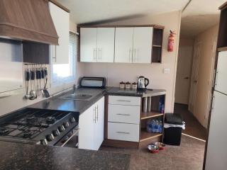 Lovely 8 Berth Caravan With Decking At Sunnydale Park, Lincolnshire Ref 35091Br - 6