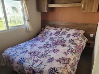 Lovely 8 Berth Caravan With Decking At Sunnydale Park, Lincolnshire Ref 35091Br - 2