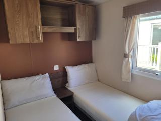 Lovely 8 Berth Caravan With Decking At Sunnydale Park, Lincolnshire Ref 35091Br - Louth - 1