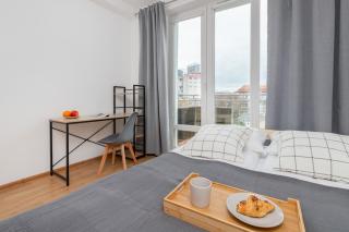 Apartment in Gdańsk Center with Two Desks, Balcony and Separate Kitchen by Noclegi Renters - Danzig - 7