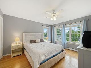 Beach House Brought to you by GetAway Vacations - York - 7