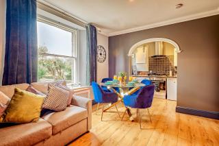 FREE Parking New Gem with Garden - Bristol - 0