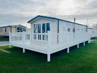 Lovely 6 Berth, Dog Friendly Caravan For Hire In Norfolk Ref 50011Ae - 8