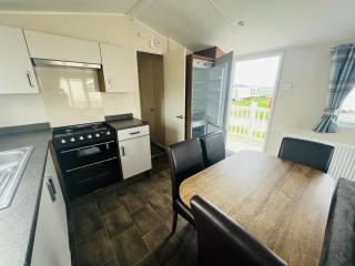 Lovely 6 Berth, Dog Friendly Caravan For Hire In Norfolk Ref 50011Ae - Great Yarmouth - 5