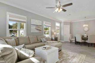 *Chic Beach Cottage Retreat* near Beach/downtown - Gulfport - 0