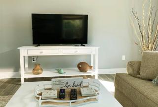 *Chic Beach Cottage Retreat* near Beach/downtown - Gulfport - 6