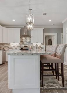 *Chic Beach Cottage Retreat* near Beach/downtown - 3