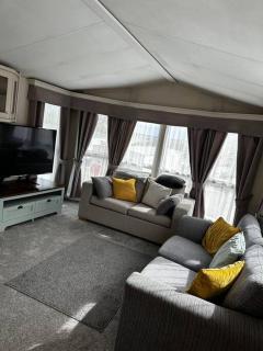 2 bedroom caravan, sea views, parking - Eastchurch - 6