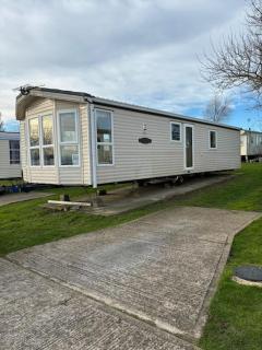 2 bedroom caravan, sea views, parking - Eastchurch - 9
