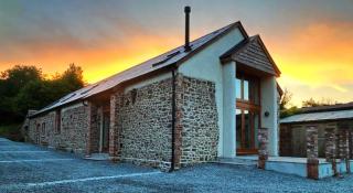 Tumbledown Barn - Knowstone - 5