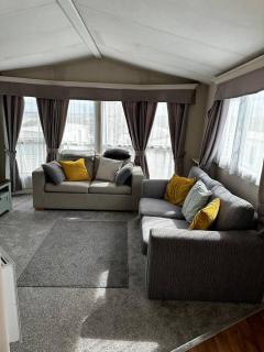 2 bedroom caravan, sea views, parking - Eastchurch - 4