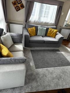 2 bedroom caravan, sea views, parking - Eastchurch - 5