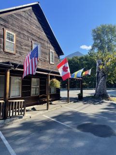 North Cascades Inn - - 8