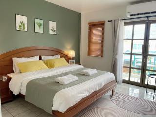 5 mins walk Bangla,beach,3BR - Patong - 0