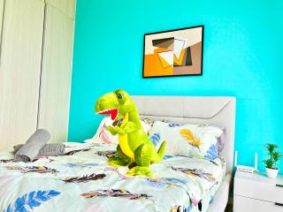 Bring Back Memories@ Medini Kairos Families Suite -3mins drive to Legoland, Pool Garden View - 2