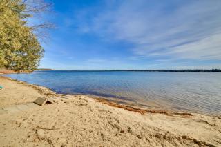Lakefront Newberry Studio with Fire Pit! - Newberry - 9