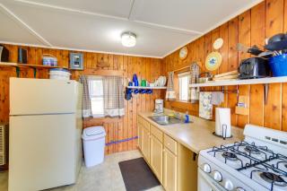 Lakefront Newberry Studio with Fire Pit! - Newberry - 7