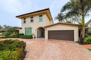 Pool and Home Theater Lighthouse Point Home! - Lighthouse Point - 0