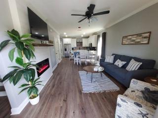 Four Palms Unit B, 500ft to Beach, Walk 2 Casinos! - 3