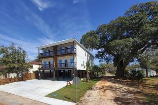 Four Palms Unit C, 500ft to Beach, Walk 2 Casinos! - 0