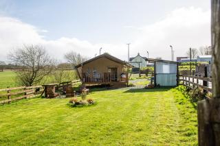 Rosgarron Safari Canvas Lodge Glorious Glamping - Magherafelt - 6
