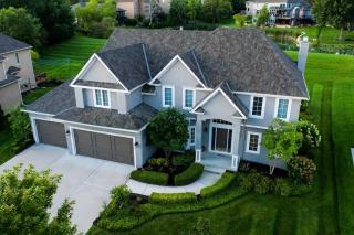 Beautiful relaxing private villa next to a pond smart home and Traeger Grill - Overland Park - 8