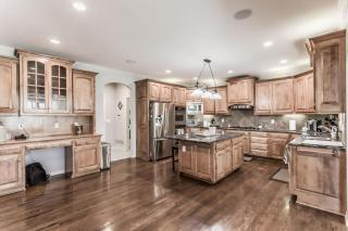 Beautiful relaxing private villa next to a pond smart home and Traeger Grill - Overland Park - 4