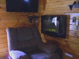 Hocking Hills Cabin on the Hill at Laurel Springs Farm - 2