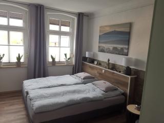 Pauls Hexenhaus Wohnung Hexe mit Fahrrad Garage und Innenhof für Motorräder - Thale - 9