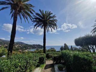 T2 avec piscine, parking, terrasse et vue mer au Rayol-Canadel-sur-Mer - FR-1-100-331 - 9