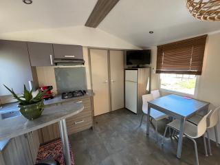 Petite maison dans jardin - Névian - 4