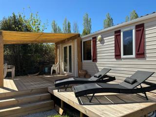 Petite maison dans jardin - Névian - 2