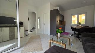 THREE FLOOR Deluxe Pool Apartments - Novalja - 4
