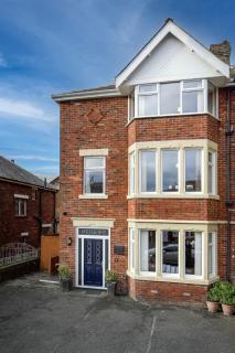 Arnside - Spacious 10-Bedroom Seaside Cottage with Hot Tub - Blackpool - 8