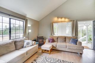 5 Acres and Deck Scenic Greenwood Home with Mtn Views - Pilot Hill - 6